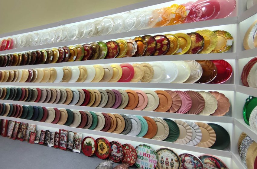  How to Choose the Best Plastic Charger Plate Manufacturer